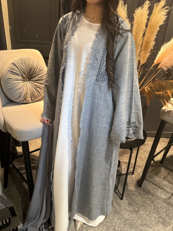 Laiba abaya